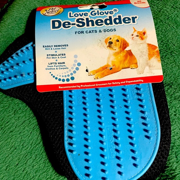 Love Glove De-shedder for cats and dogs - Picture 1 of 5